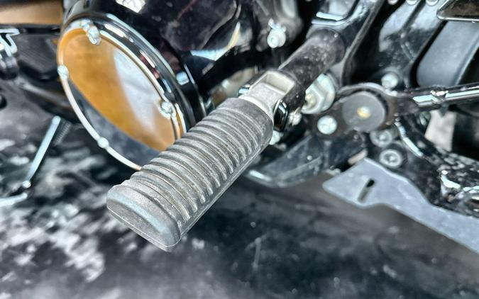 2025 Harley-Davidson® Heritage Classic Iron Horse Metallic Black Trim