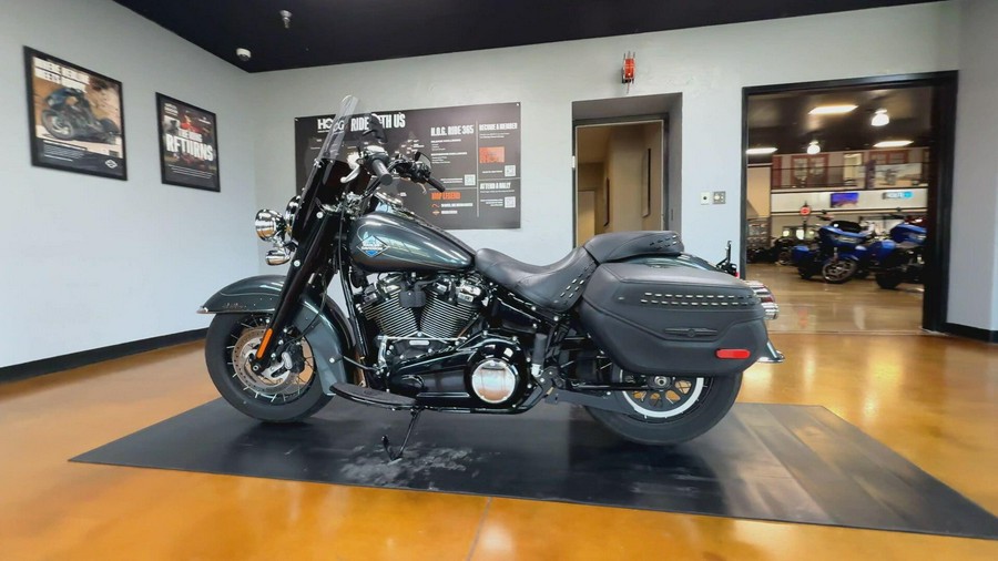 2025 Harley-Davidson® Heritage Classic Iron Horse Metallic Black Trim