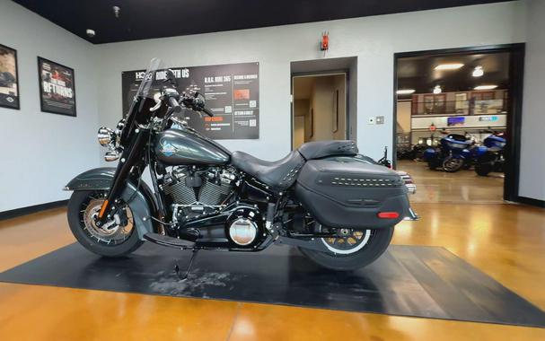 2025 Harley-Davidson® Heritage Classic Iron Horse Metallic Black Trim