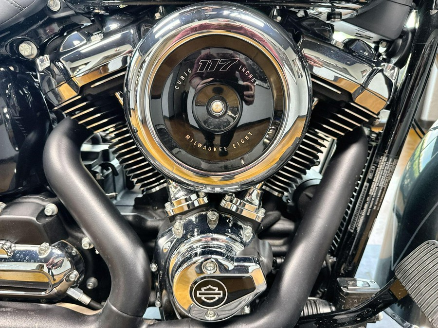 2025 Harley-Davidson® Heritage Classic Iron Horse Metallic Black Trim