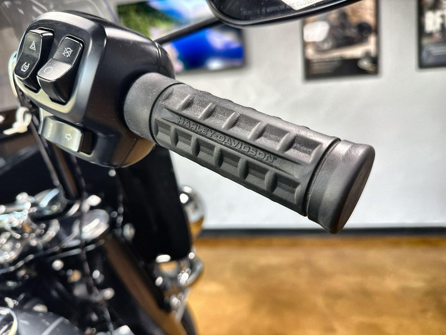 2025 Harley-Davidson® Heritage Classic Iron Horse Metallic Black Trim