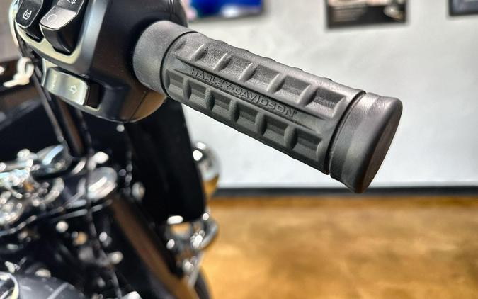 2025 Harley-Davidson® Heritage Classic Iron Horse Metallic Black Trim