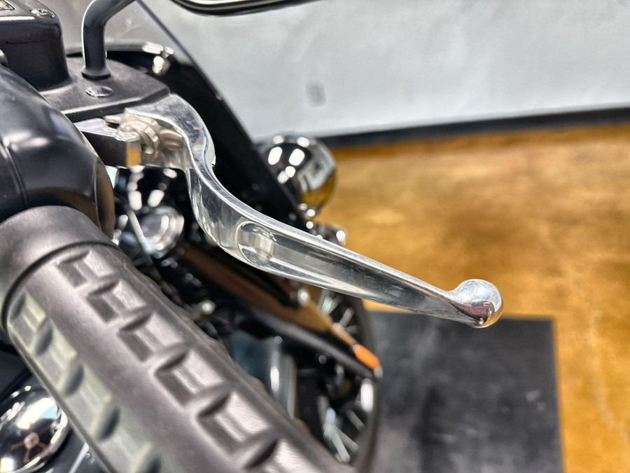 2025 Harley-Davidson® Heritage Classic Iron Horse Metallic Black Trim