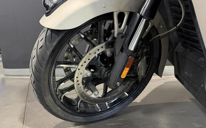 2023 Indian Pursuit Dark Horse Silver Quartz Smoke