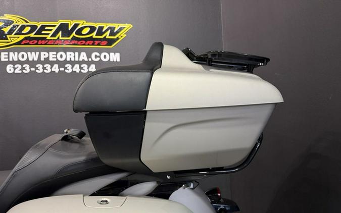 2023 Indian Pursuit Dark Horse Silver Quartz Smoke