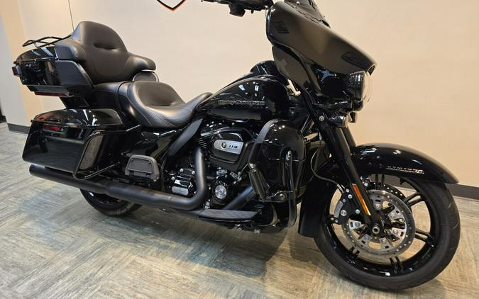 2020 Harley-Davidson® Ultra Limited Vivid Black - Black Finish FLHTK