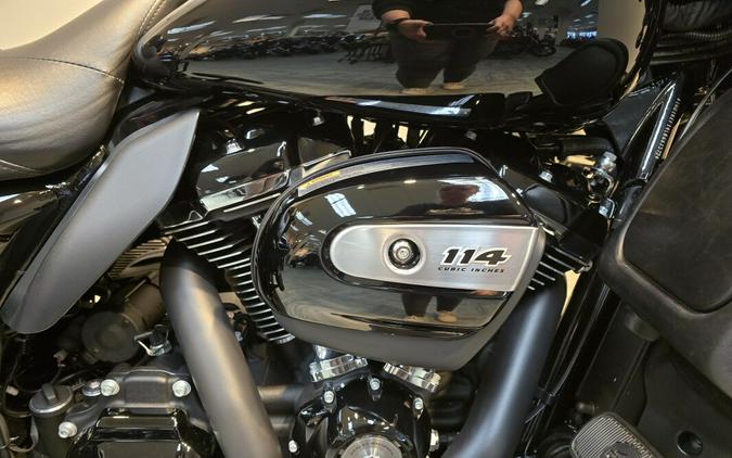 2020 Harley-Davidson® Ultra Limited Vivid Black - Black Finish FLHTK