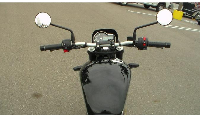 2027 Street Tracker 400 - Triumph