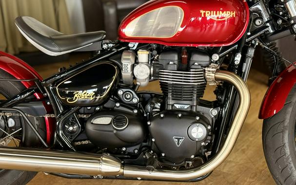 2022 Triumph Bonneville Bobber Gold Line