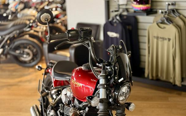 2022 Triumph Bonneville Bobber Gold Line