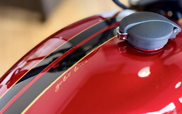 2022 Triumph Bonneville Bobber Gold Line