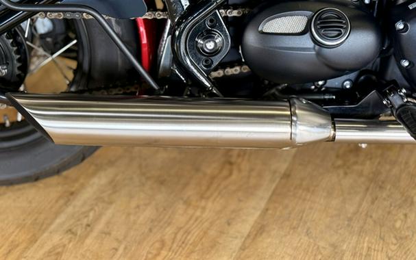 2022 Triumph Bonneville Bobber Gold Line