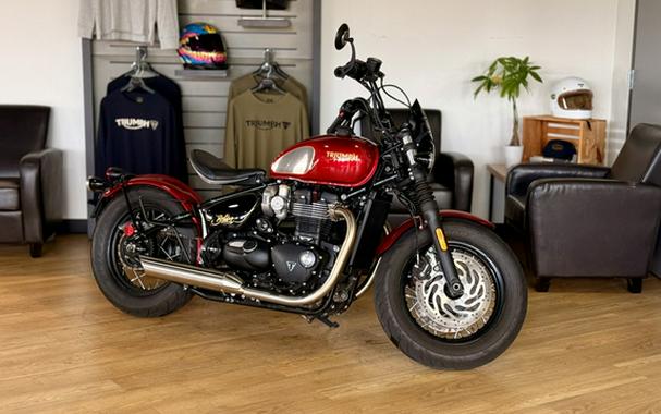2022 Triumph Bonneville Bobber Gold Line