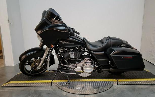 FLHXS 2017 Street Glide Special