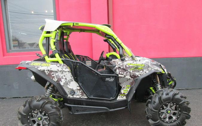 2015 Can-Am® Maverick™ X® mr DPS® 1000R Digital Camo & Manta Green