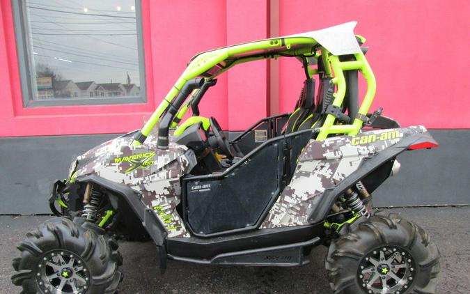 2015 Can-Am® Maverick™ X® mr DPS® 1000R Digital Camo & Manta Green