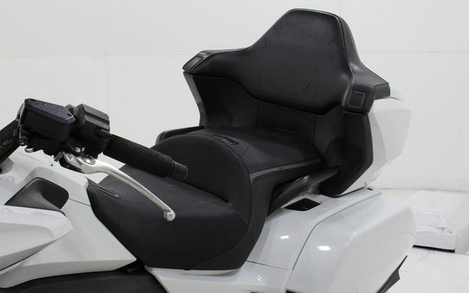 2018 Honda Gold Wing Tour Pearl White Tour Candy Ardent Red