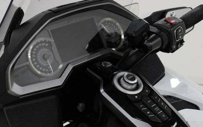 2018 Honda Gold Wing Tour Pearl White Tour Candy Ardent Red