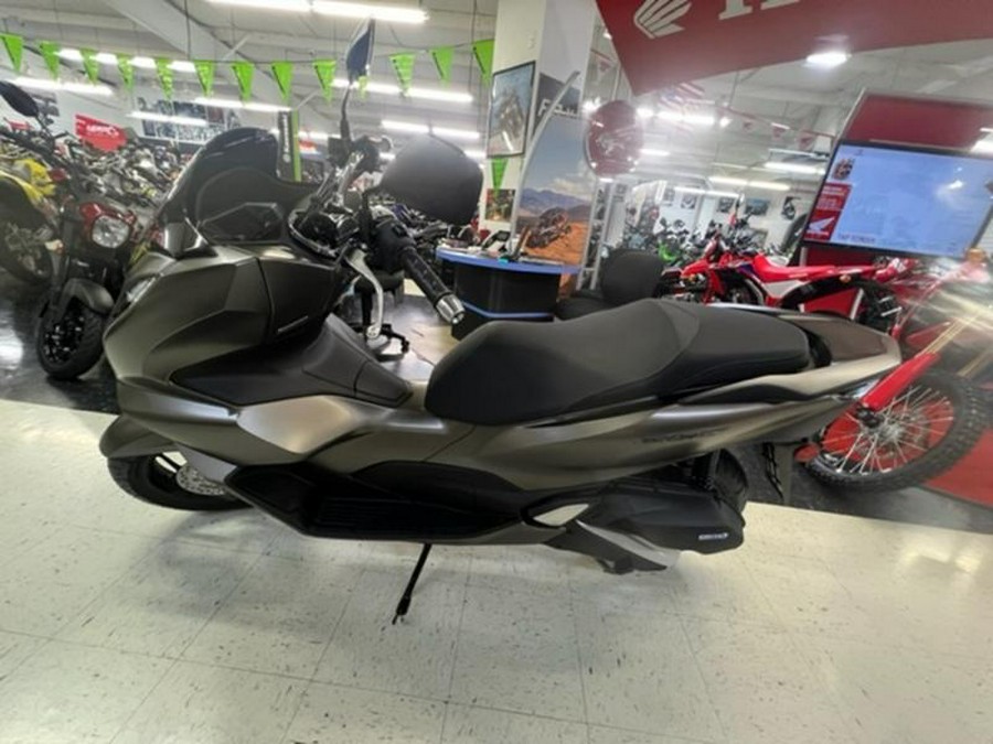 2024 Honda® PCX