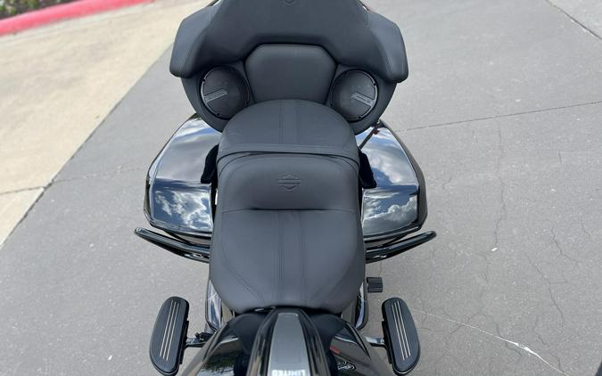 2026 Harley-Davidson® FLHXL Street Glide Limited Olive Steel Metallic / Vivid Black
