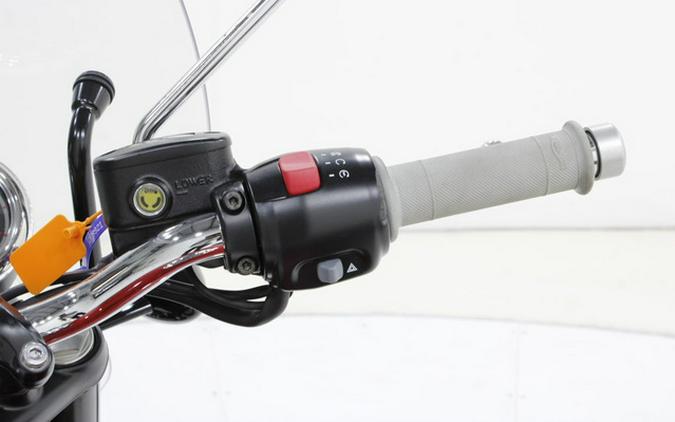 2022 Triumph Bonneville T100 Carnival Red/Fusion White (Eur
