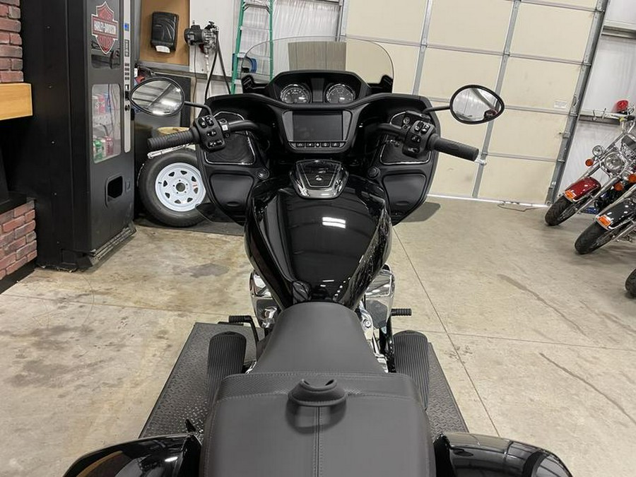 2024 Indian Motorcycle® Challenger® Black Metallic