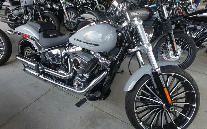 2025 Harley-Davidson Breakout