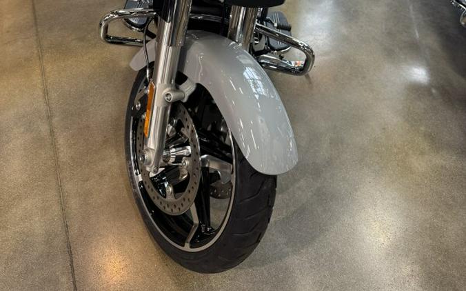 2025 Harley-Davidson® Street Glide® Billiard Gray
