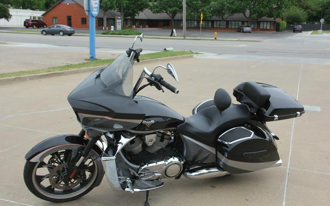 2016 VICTORY MAGNUM BLACK and GRAY