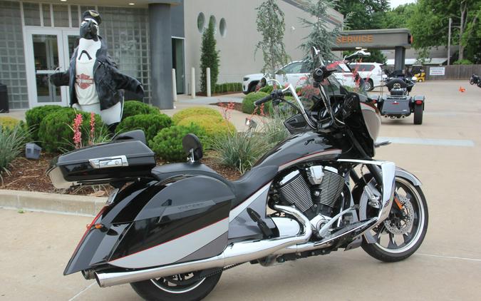 2016 VICTORY MAGNUM BLACK and GRAY