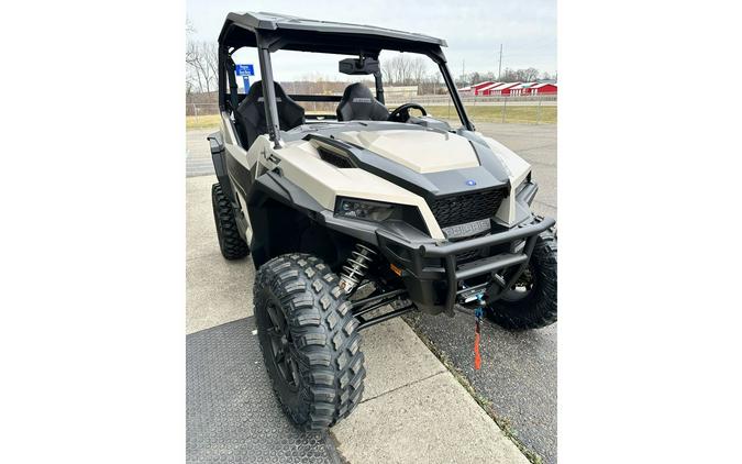 2024 Polaris Industries GENERAL XP 1000 PREMIUM - M SILVER QUARTZ