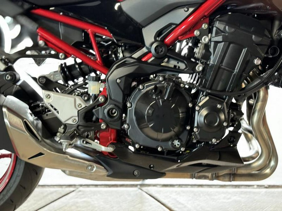 2024 Kawasaki Z900 ABS Candy Persimmon Red/Ebony