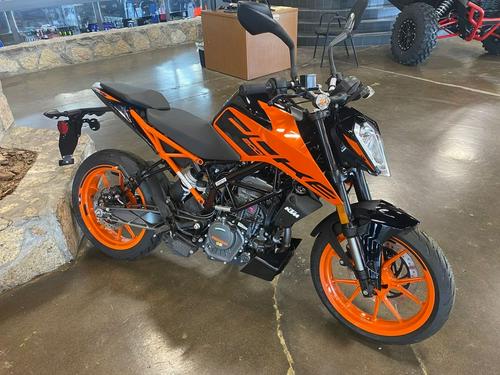 2020 KTM 200 Duke Review: Urban Motorcycle (15 Fast Facts)