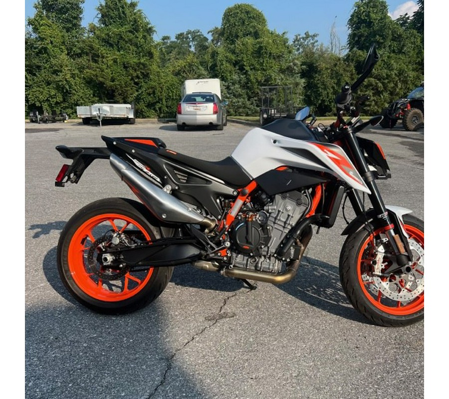 2021 KTM 890 Duke R