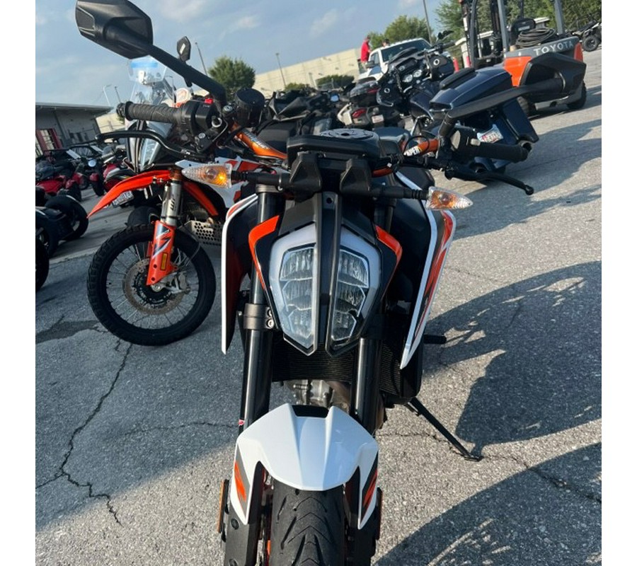 2021 KTM 890 Duke R