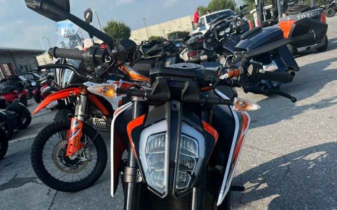 2021 KTM 890 Duke R