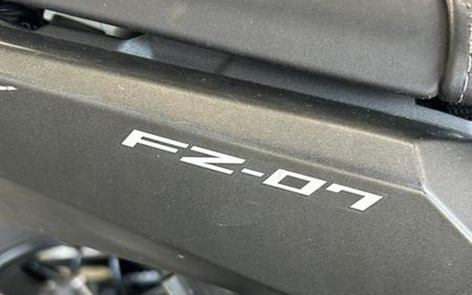 2015 YAMAHA FZO7FGY/C - UY1152