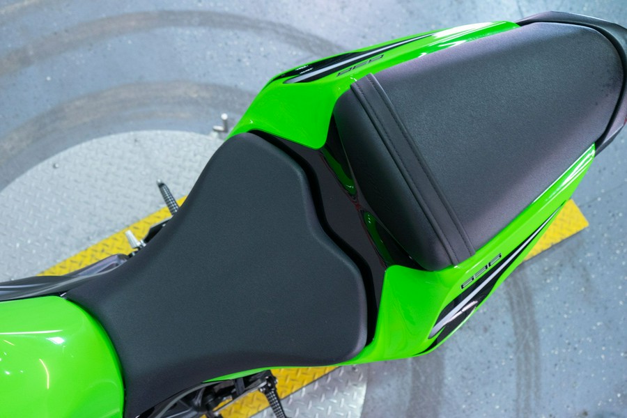 2015 Kawasaki Ninja® ZX™-6R ABS 30th Anniversary