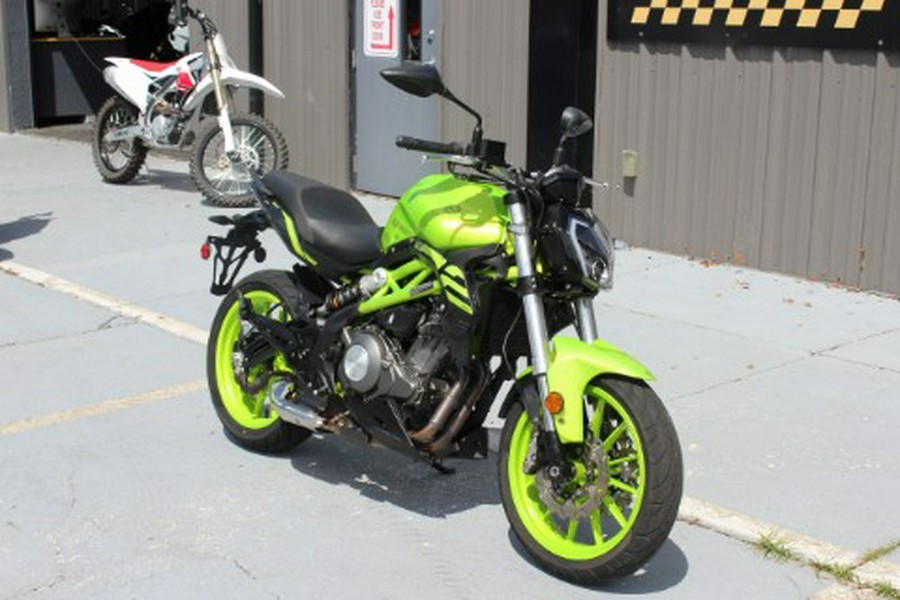 2022 Benelli 302S