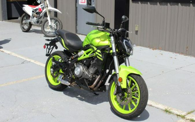 2022 Benelli 302S