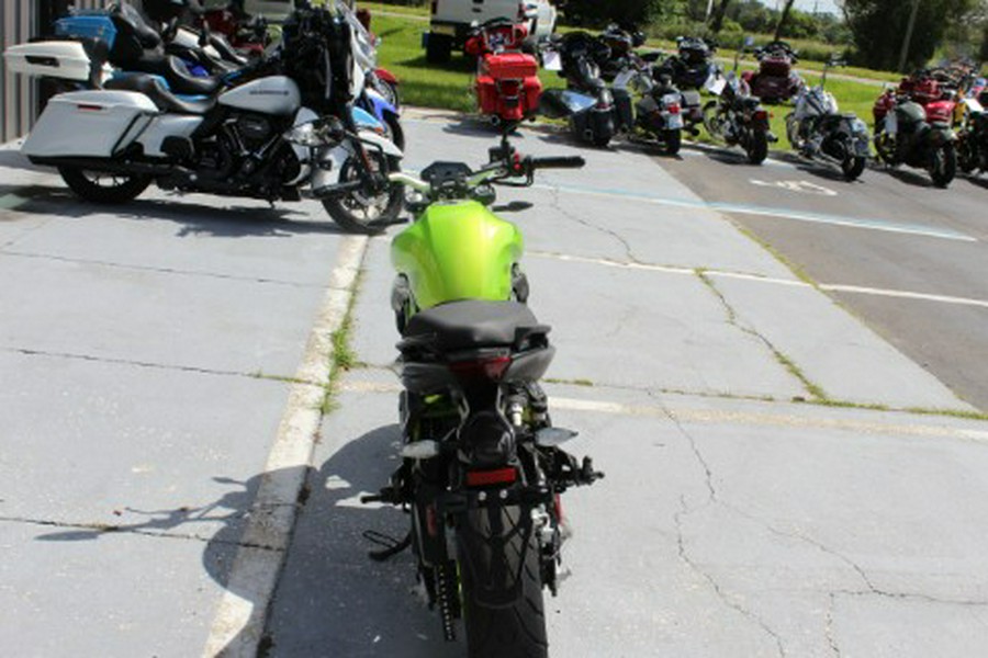 2022 Benelli 302S