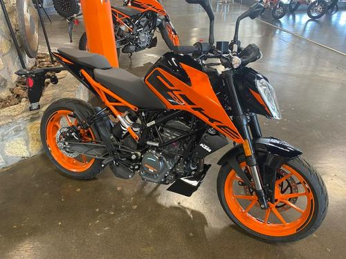 2020 KTM 200 Duke Review: Urban Motorcycle (15 Fast Facts)