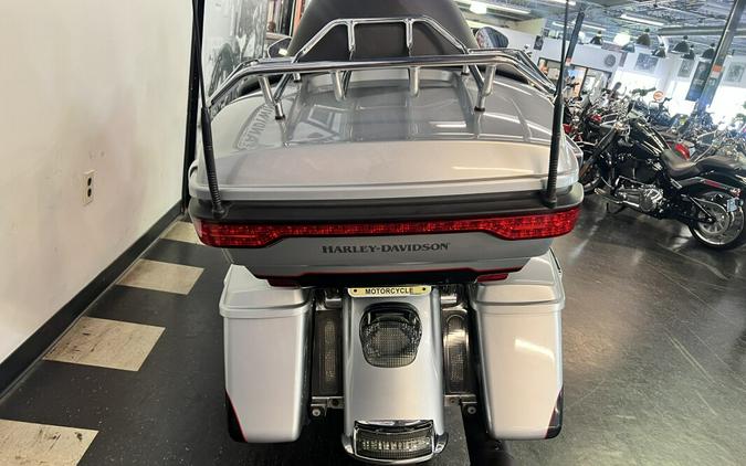 2015 Harley-Davidson® Ultra Limited Brilliant Silver Pearl/Vivid Black FLHTK