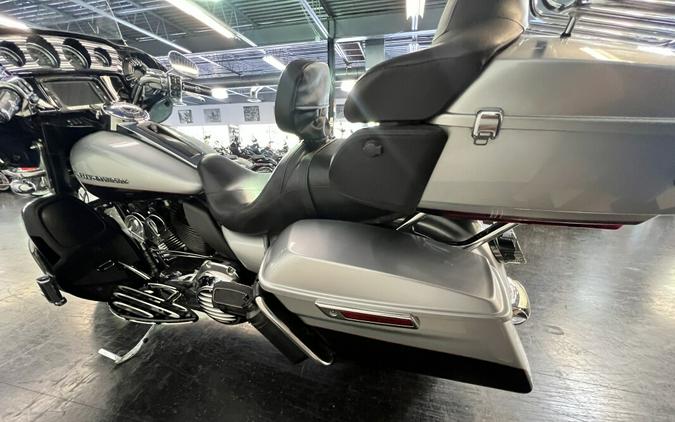 2015 Harley-Davidson® Ultra Limited Brilliant Silver Pearl/Vivid Black FLHTK