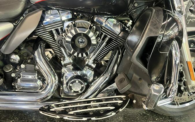 2015 Harley-Davidson® Ultra Limited Brilliant Silver Pearl/Vivid Black FLHTK