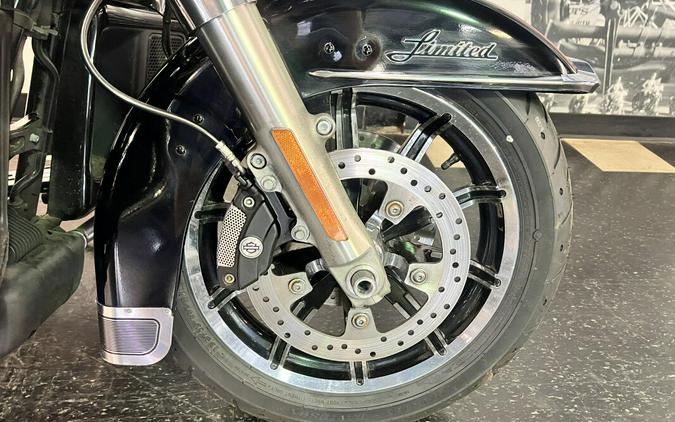 2015 Harley-Davidson® Ultra Limited Brilliant Silver Pearl/Vivid Black FLHTK