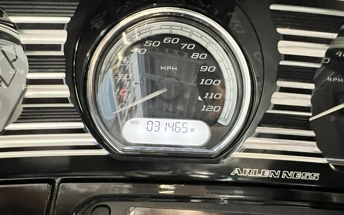 2015 Harley-Davidson® Ultra Limited Brilliant Silver Pearl/Vivid Black FLHTK