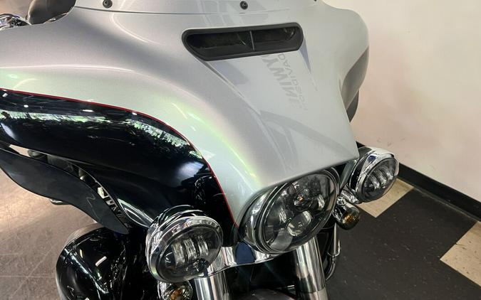 2015 Harley-Davidson® Ultra Limited Brilliant Silver Pearl/Vivid Black FLHTK