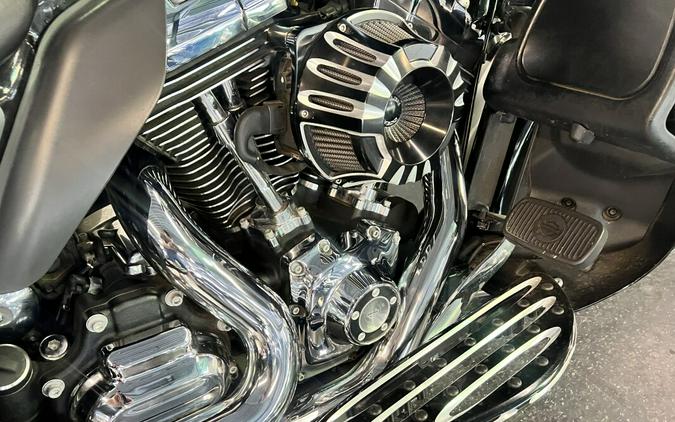 2015 Harley-Davidson® Ultra Limited Brilliant Silver Pearl/Vivid Black FLHTK