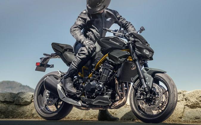 2026 KAWASAKI Z900 ABS Metallic Matte Graphenesteel Gray/Metallic Flat Spark Black - KA10464